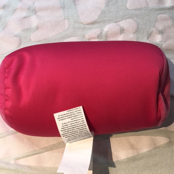 Hot pink travel pillow - Picture 2 of 4